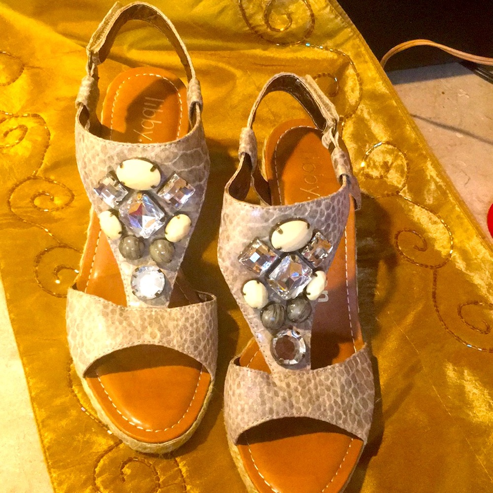 Brand New Never Worn Libby Edelman wedges